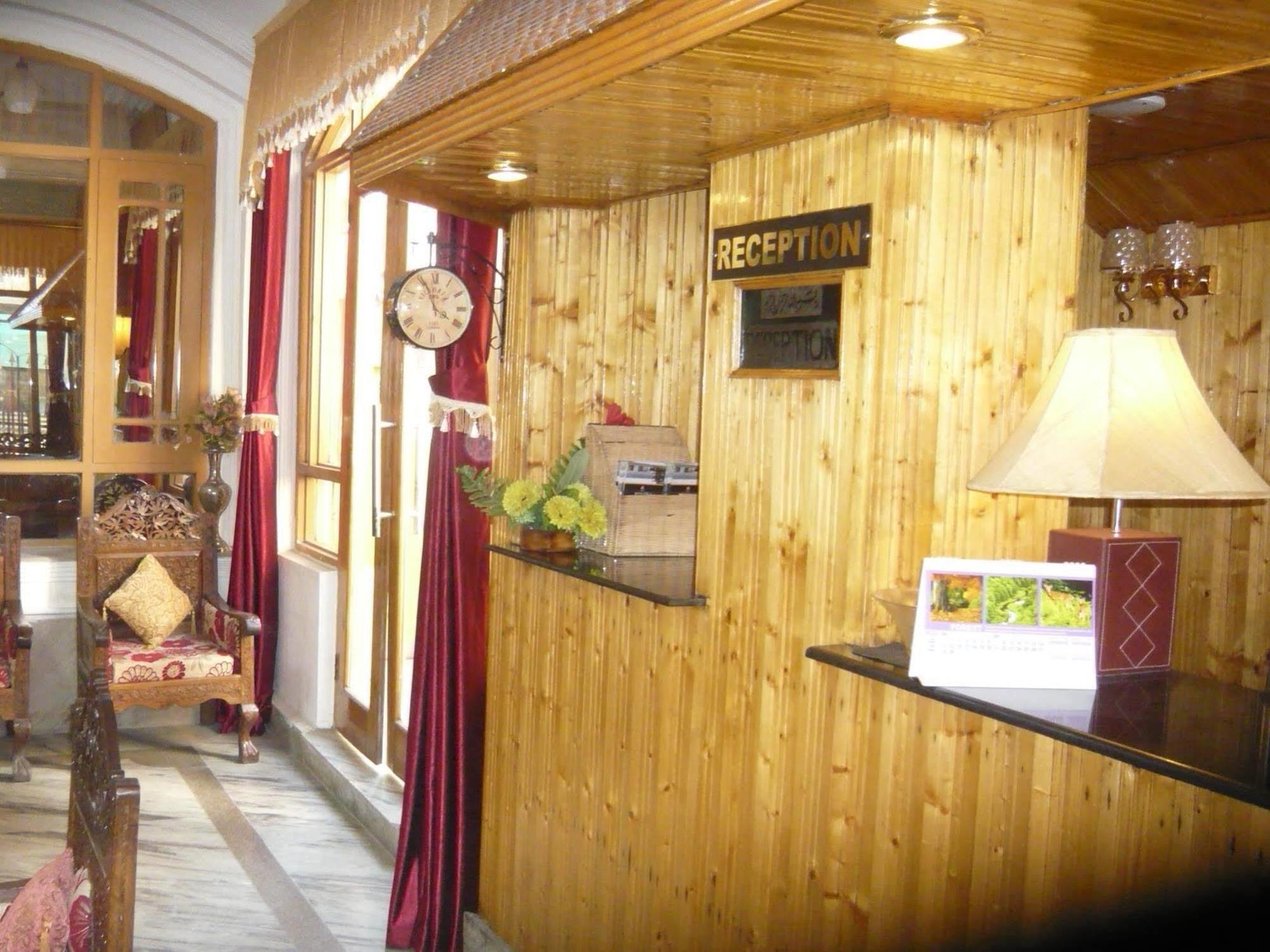 Hotel Akbar Inn Σριναγκάρ Εξωτερικό φωτογραφία